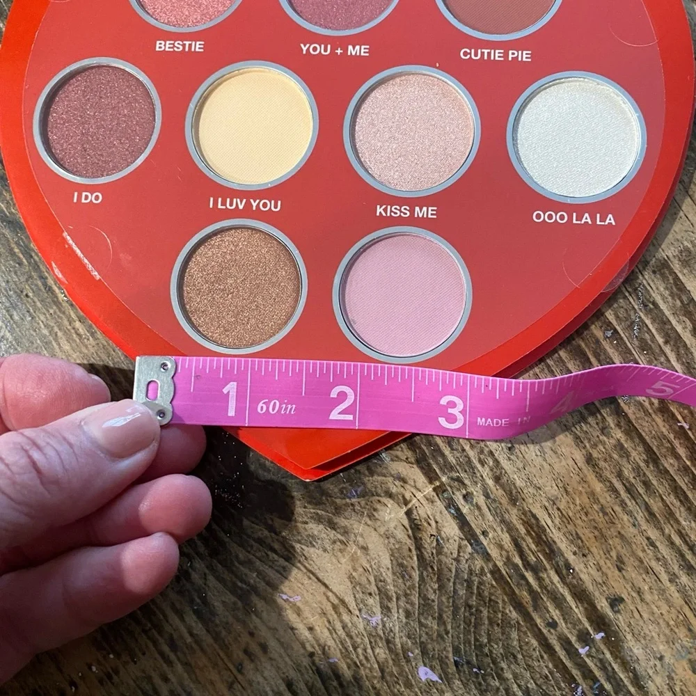 Cutest eye shadow palette with mini heart mirror! Fun to keep or for a gift❤️🩷